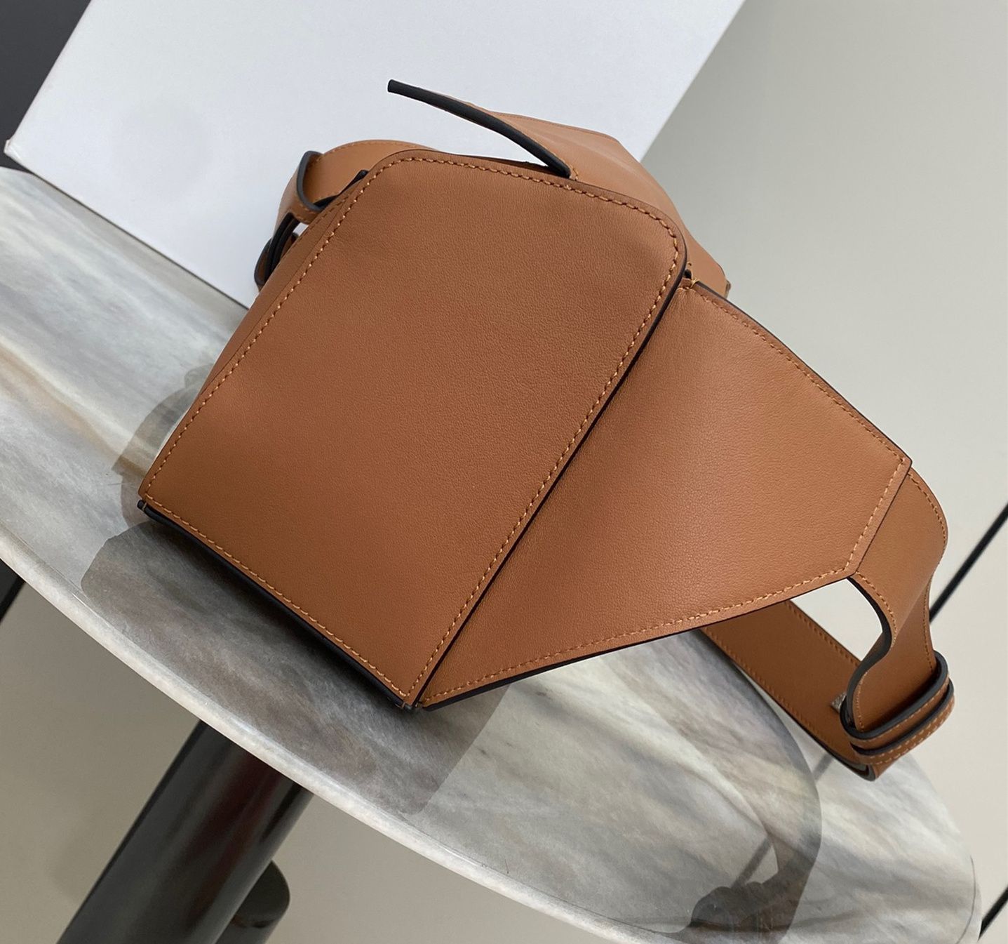 新品未使用 LOEWE ロエベ loewe ボディバッグ メンズ PUZZLE SMALL BUMBAG レディースバッグ パズル バムバッグ スモール ベルトバッグ レザー クロスボディ 鞄 送料無料 新品