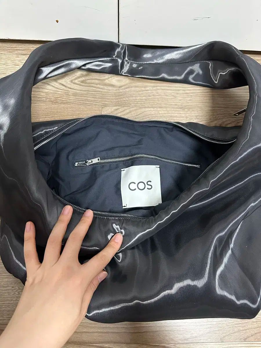 COS コース_ハイ シャイン ショルダー バッグ ー ネイビー SHOK