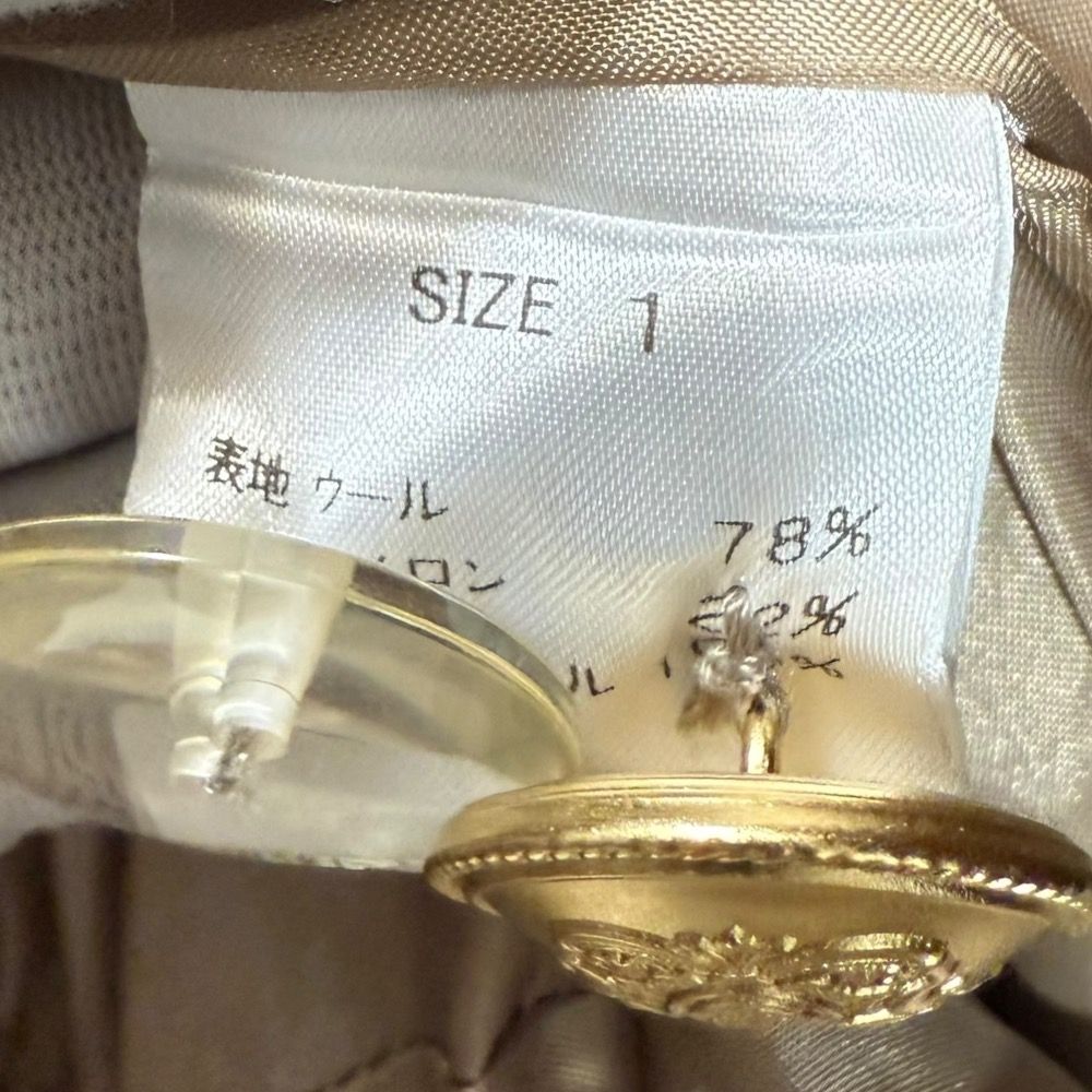 美品 クリーニング済み cygne シーニュ 金ボタン ノーカラー