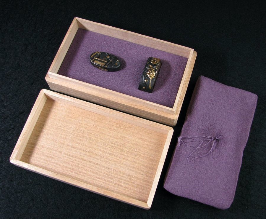 送料無料　江戸時代　目貫2点　刀装具　木箱付 送料無料 コレクター放出品 江戸時代 金銀象嵌 獅子武士図目貫2点 刀