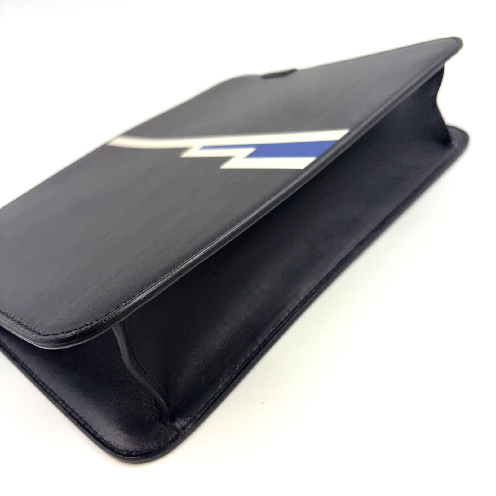 クラッチバッグ