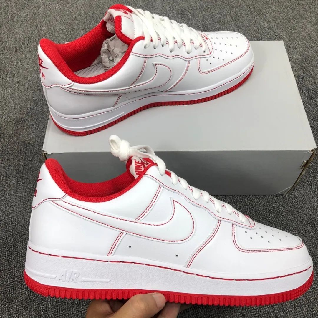 新品 Nike Air Force 1 Lowレッドステッチ(男女兼用)スニーカー