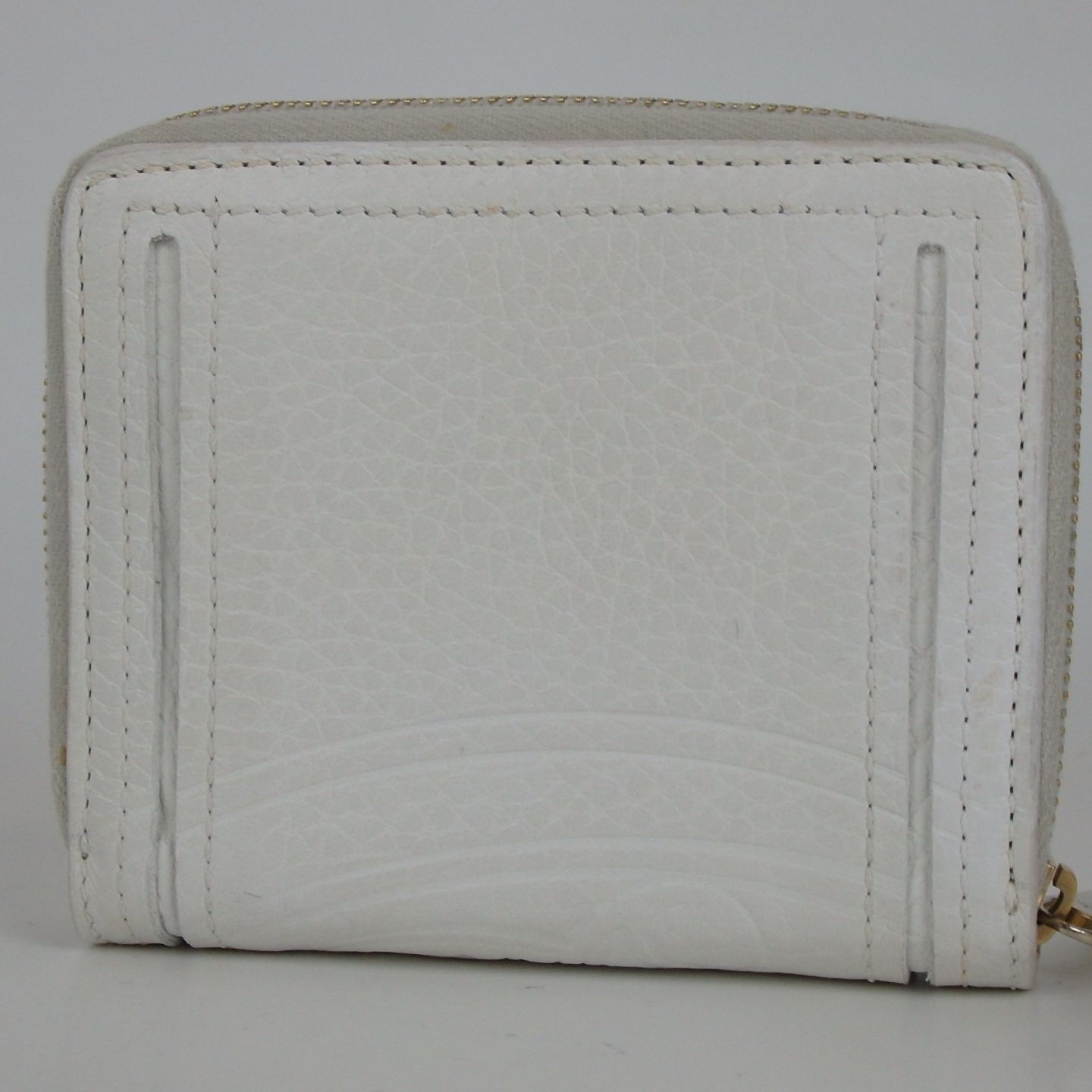 CELINE セリーヌ マカダム 二つ折り財布 　ホワイト　折りたたみ CELINE セリーヌ マカダム 型押し 二つ折り財布 ホワイト レザー