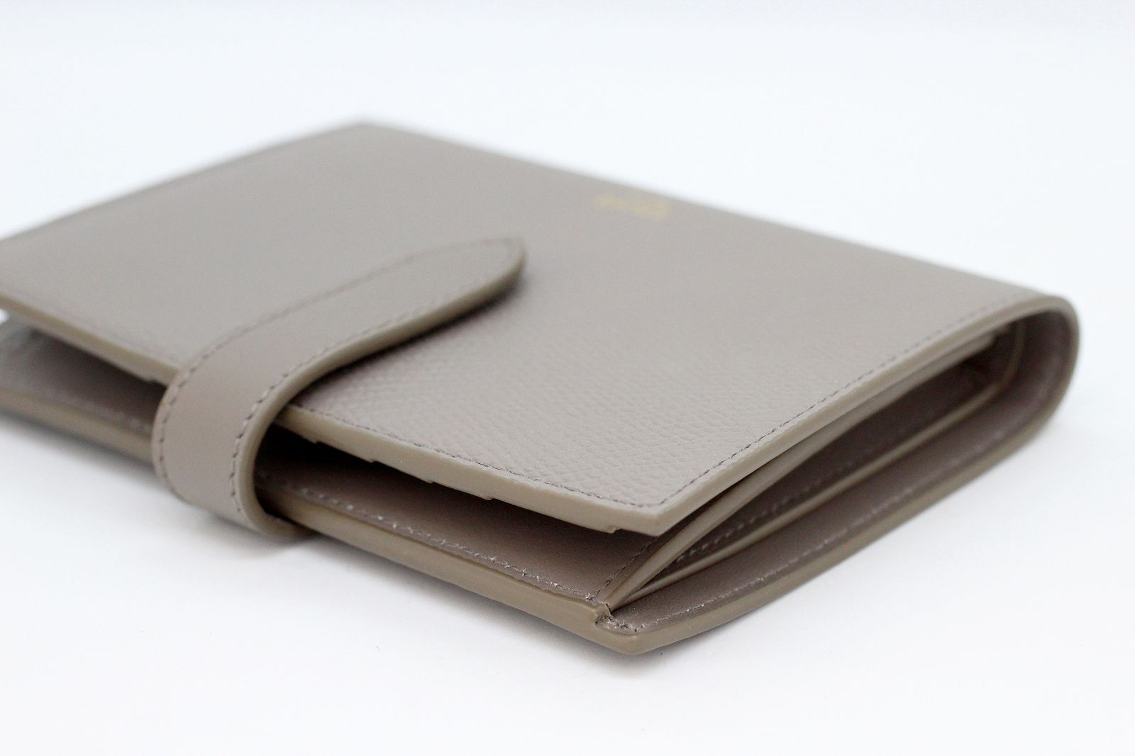 セリーヌ ミディアム ストラップウォレット 折り財布 ぺブル(グレー系) CELINE セリーヌ 二つ折り財布 ミディアムストラップウォレット