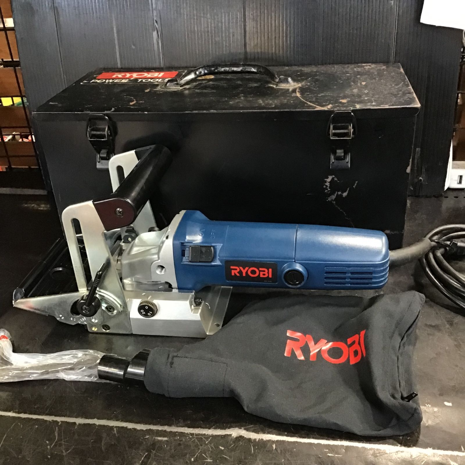 MAX高圧フロアタッカー 中古完動品 プロ用やDIYにおすすめ 中規模