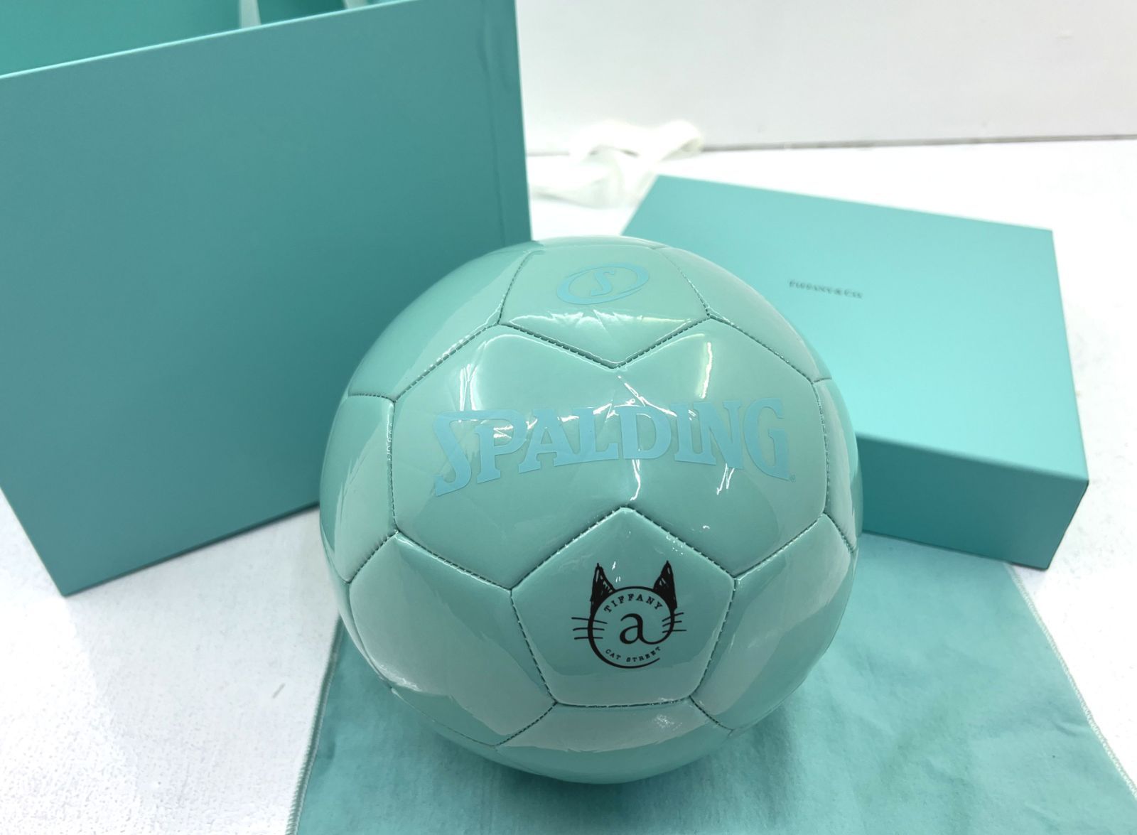 【盛岡85-0001】【併売】 TIFFANY&Co ティファニー × SPALDING スポルティング サッカーボール ５号 希少【中古/80】