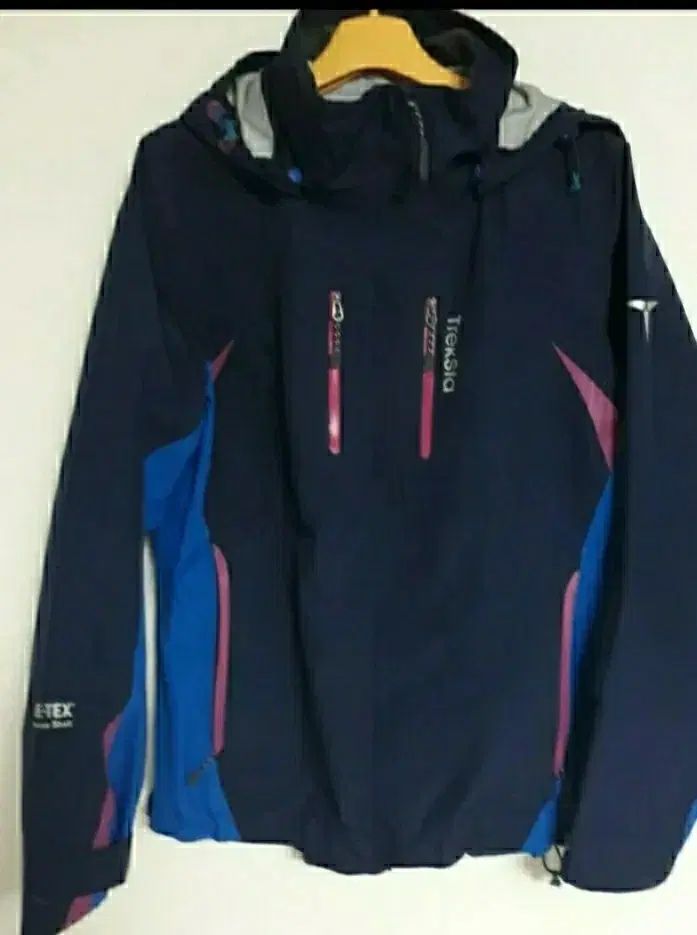 Treksta トレクスタ GORE-TEX₍ゴアテックス 春と秋の防風林 95