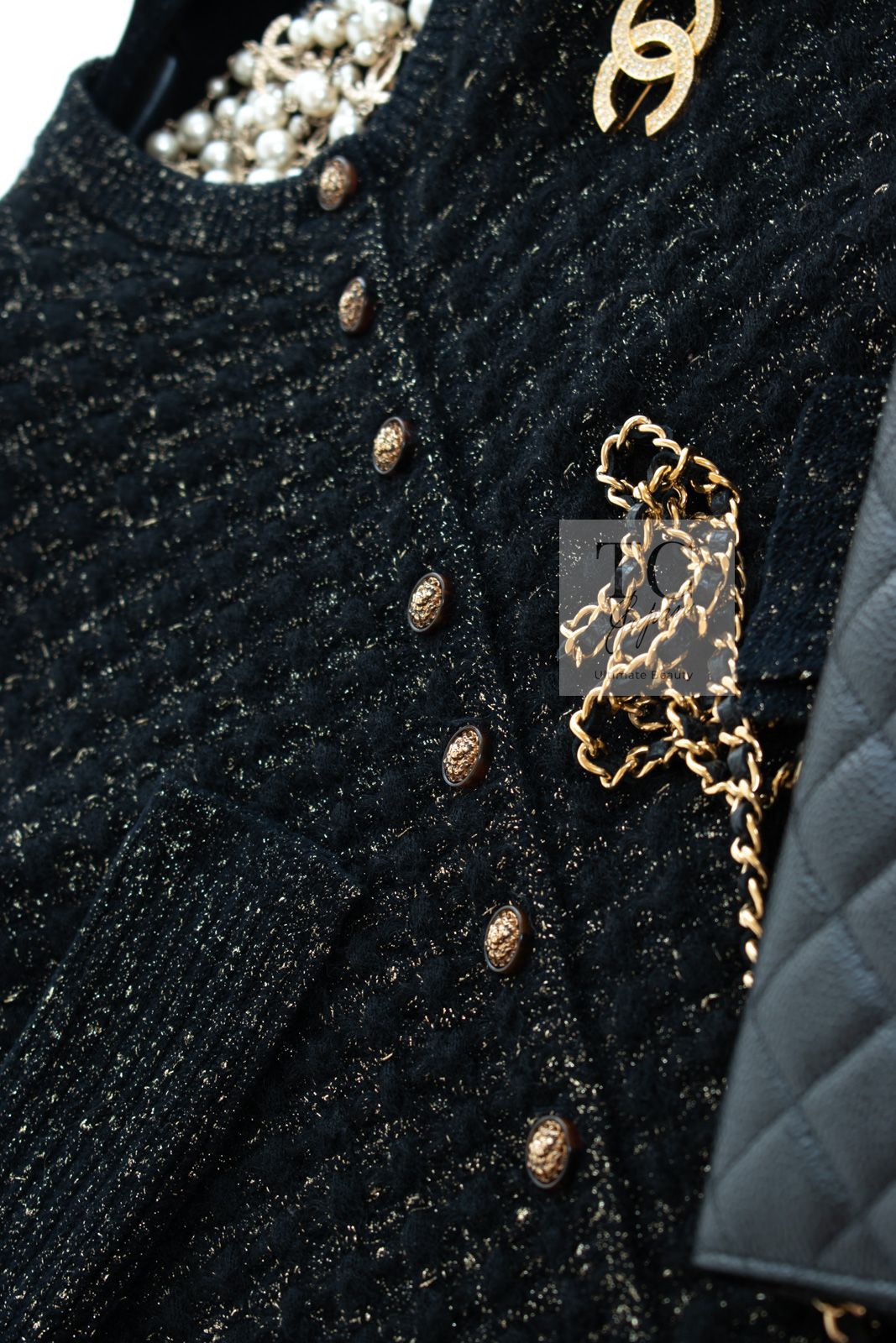 シャネル カーディガン CHANEL ブラック ゴールド ふわふわ ニット ストレッチ ライオン CC ボタン 超 34 カールラガーフェルド メティエダール