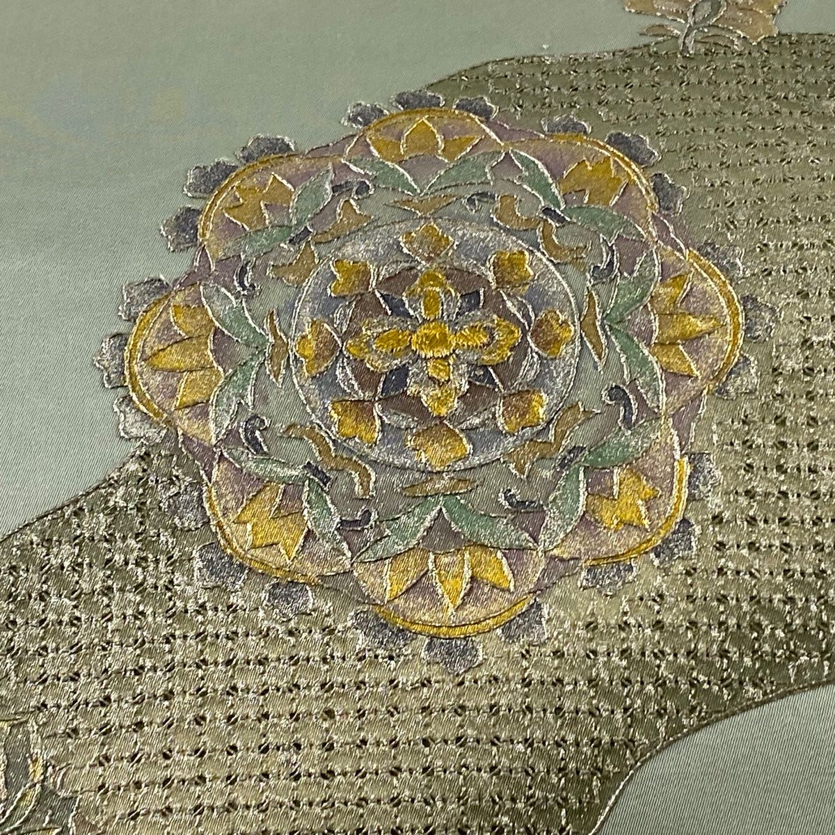 袋帯 秀品 草花 華文 刺繍 金銀彩 灰緑 お太鼓柄 正絹(仕立て上がり)｜売買されたオークション情報、yahooの商品情報をアーカイブ公開 -  オークファン 袋帯