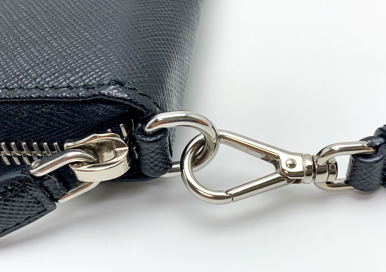 サフィアーノ トライアングルロゴ