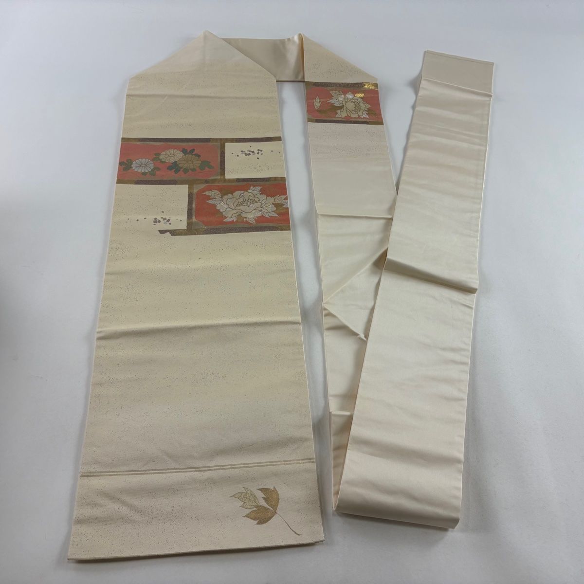 名古屋帯 秀品 牡丹 菊 螺鈿箔 箔 クリーム 正絹 【中古】 楽天 名古屋帯 秀品 牡丹 菊 螺鈿箔 箔 クリーム 正絹 【中古】 楽天