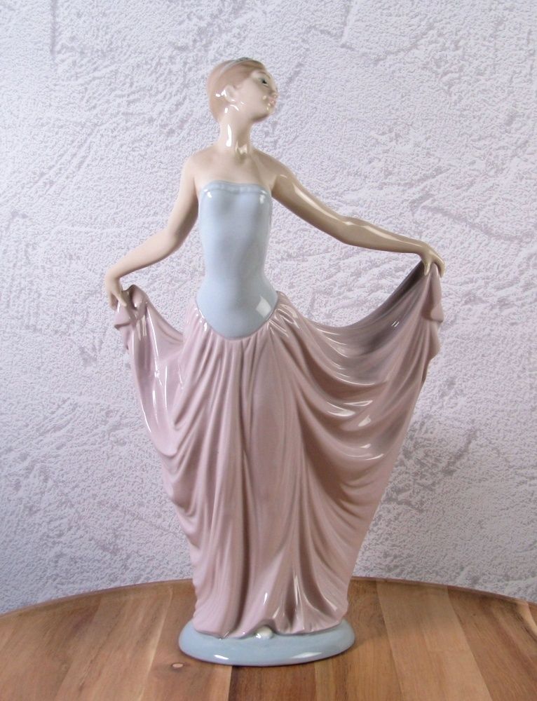 リヤドロ フィギュリン 踊る少女 高さ 30.5cm LLADRO 25j020