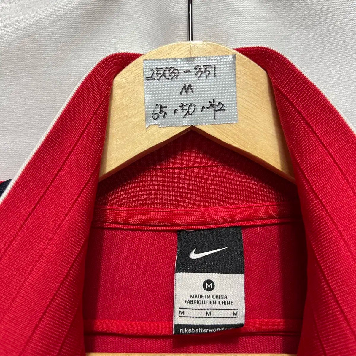 NIKE
