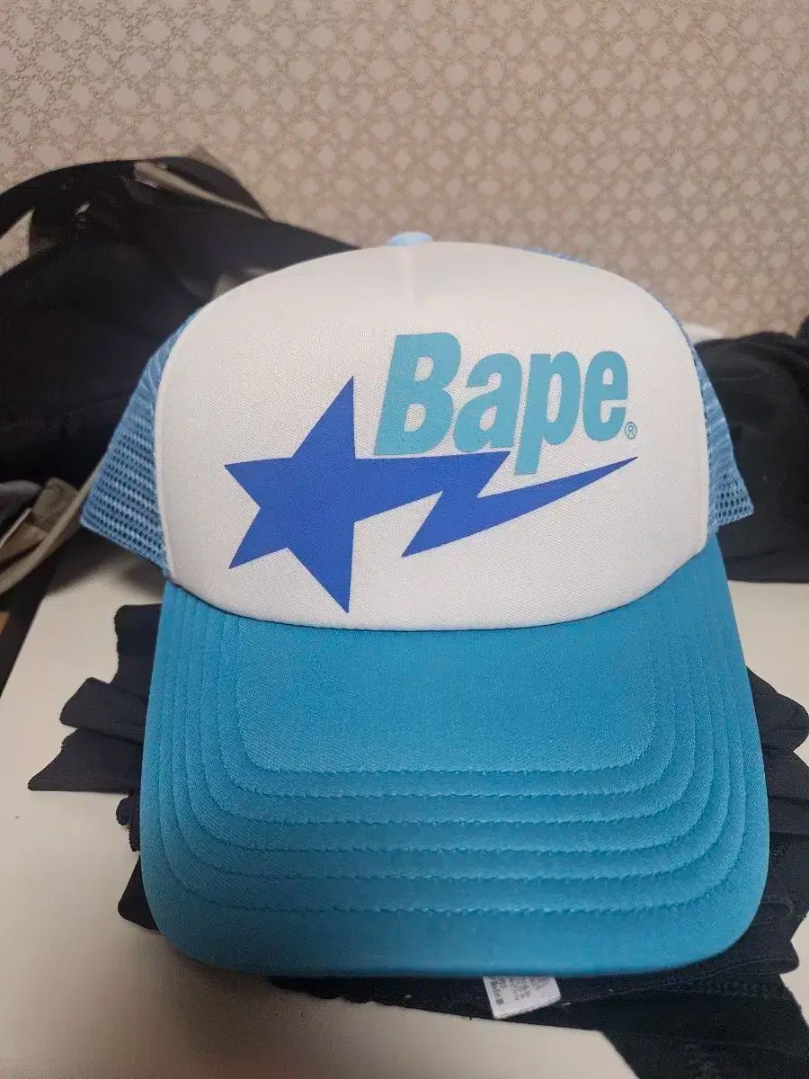 〈にく〉A BATHING APE メッシュキャップ 激レア! A BATHING APE エイプ ラインストーン メッシュキャップ