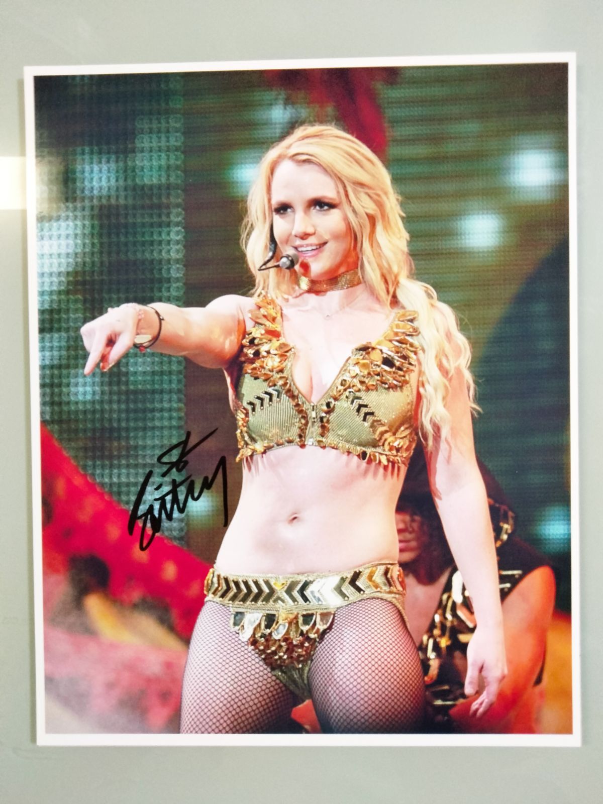 ブリトニー・スピアーズ直筆サイン入り特大写真…Britney Spears 