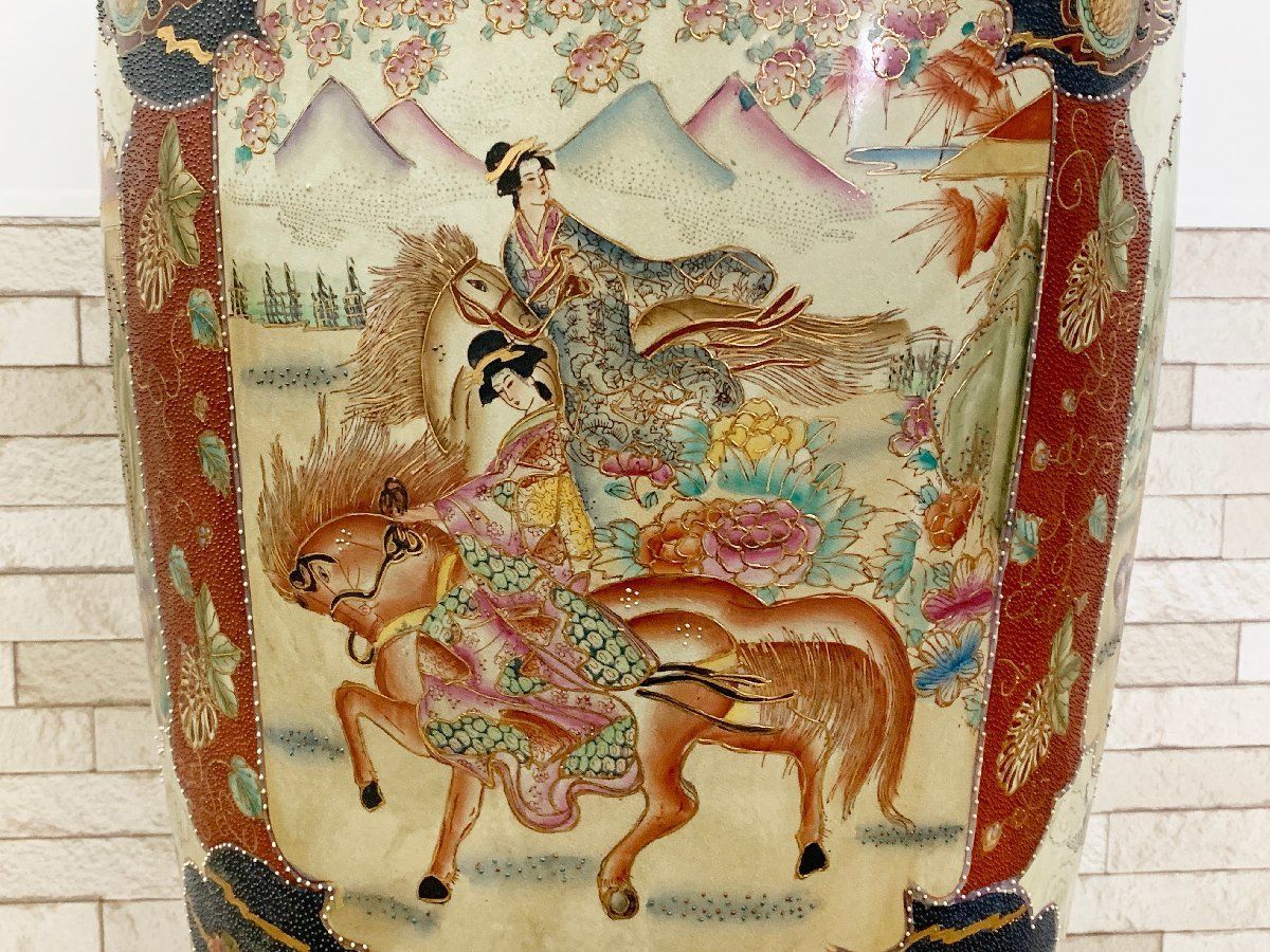 薩摩焼 大壺 着物美人画 騎馬武将 金彩色絵 青粒花瓶 薩摩焼 大壺 着物美人画 騎馬武将 金彩色絵 青粒花瓶 -723- 薩摩焼