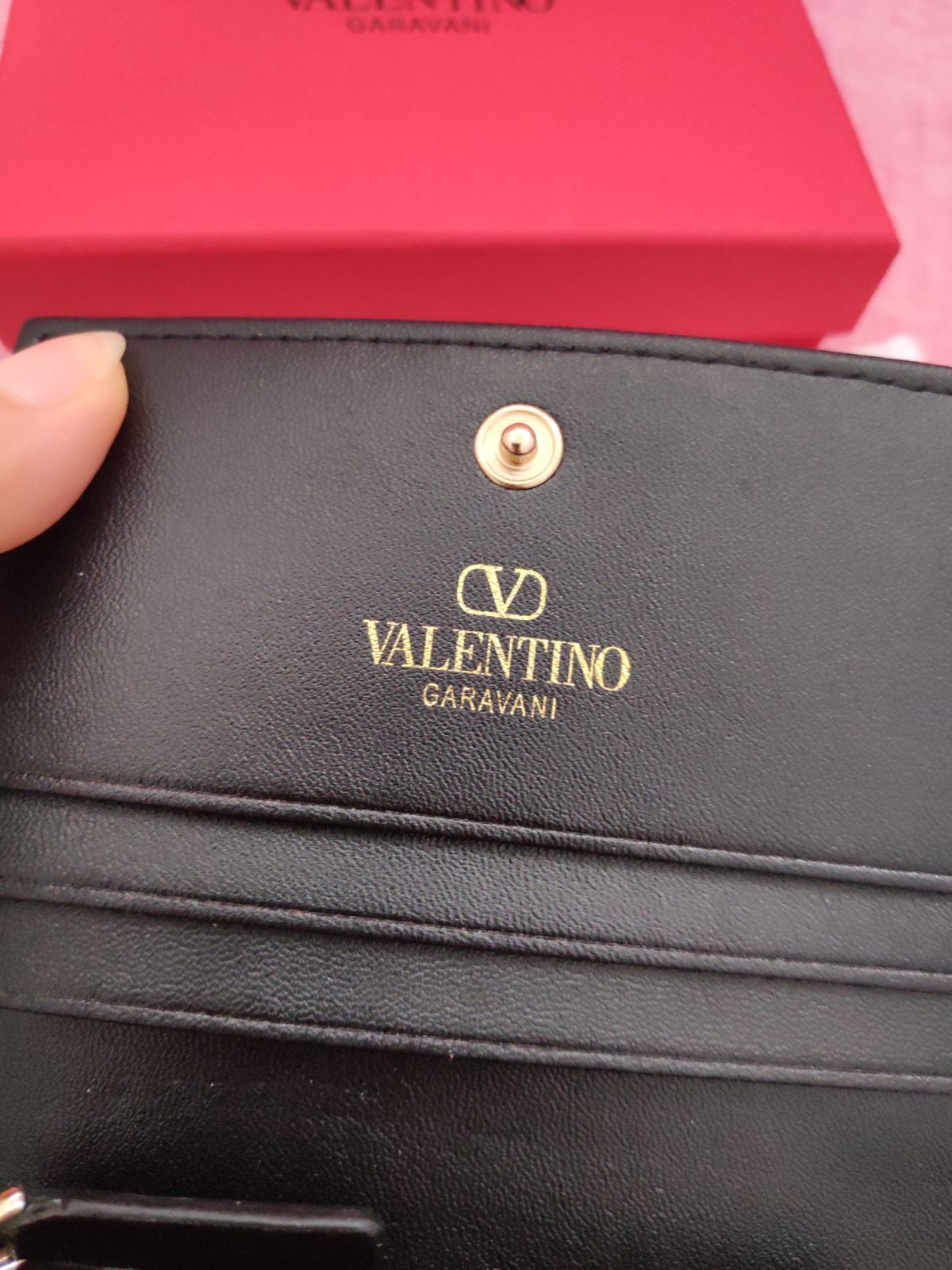 オススメ🌸VALENTINO・ヴァレンティノ　財布　ブラック  折りたたみ財布　◆レディース◆　人気美品