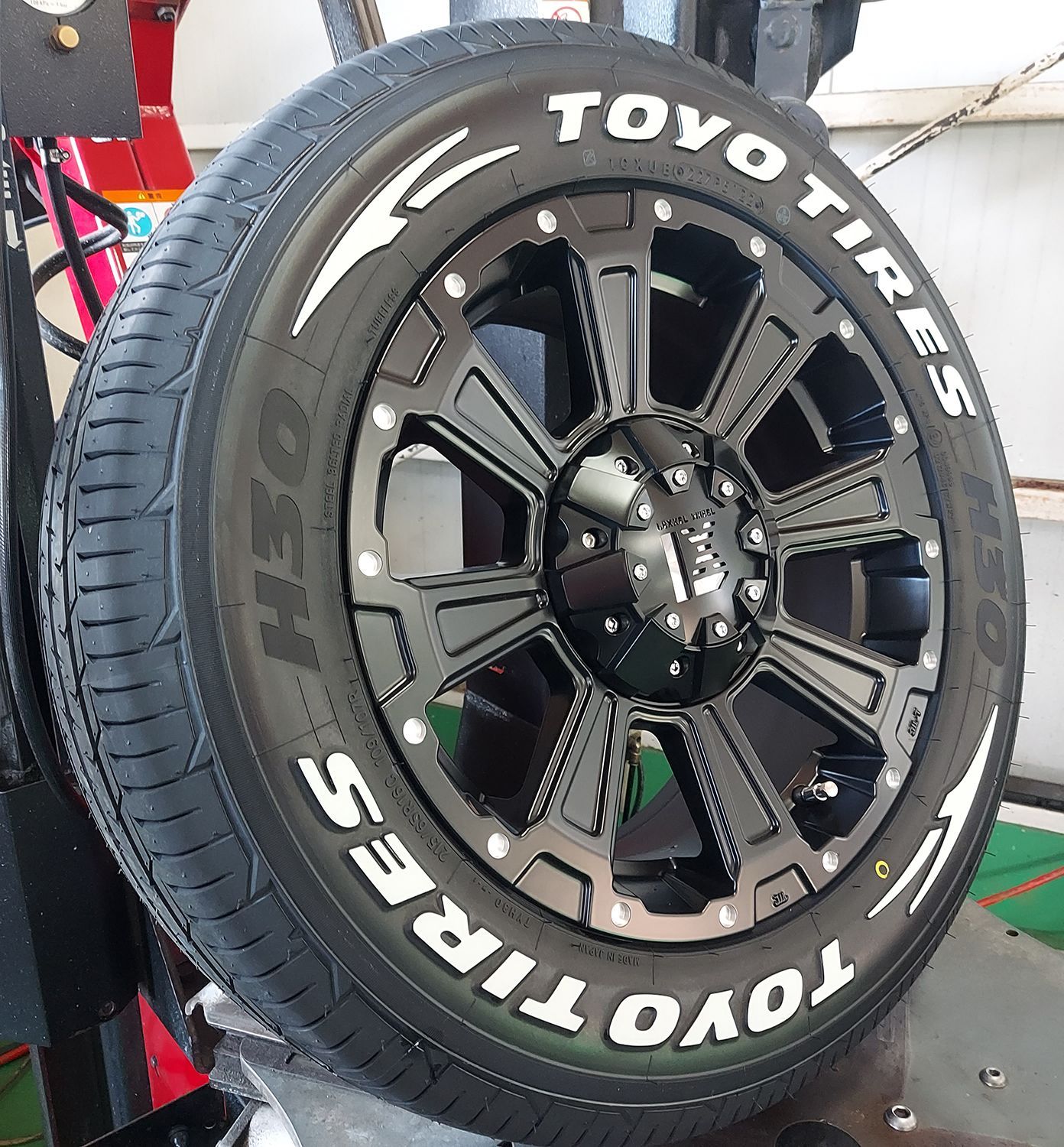 車検対応タイヤ＆ホイールセット TOYO H30 215 65R16 107 109 LT 4本 