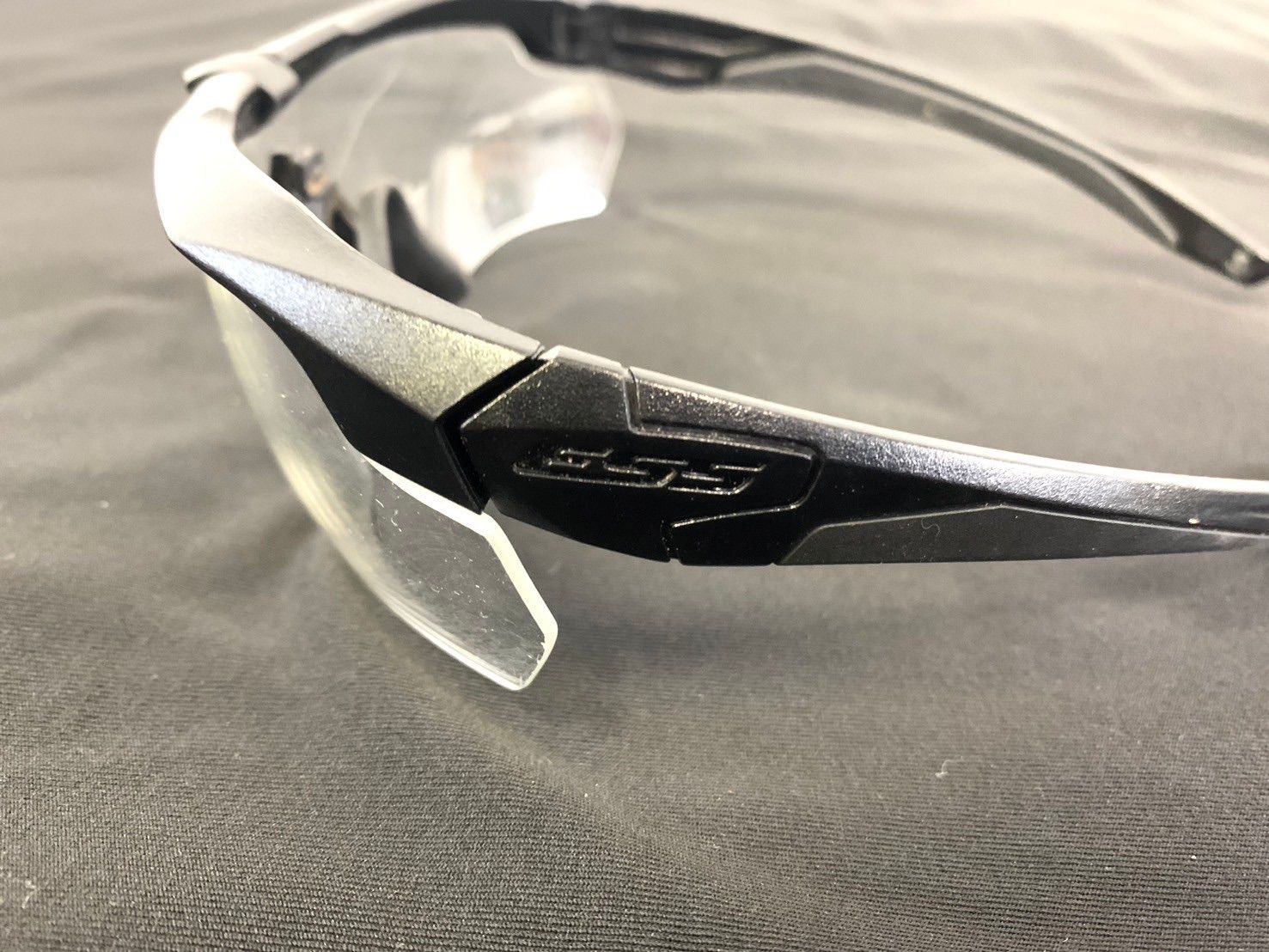 【米軍放出品】ESS CROSSBOW ミリタリーゴーグル　サングラス　ケース付 米軍放出品】ESS CROSSBOW ミリタリーゴーグル サングラス