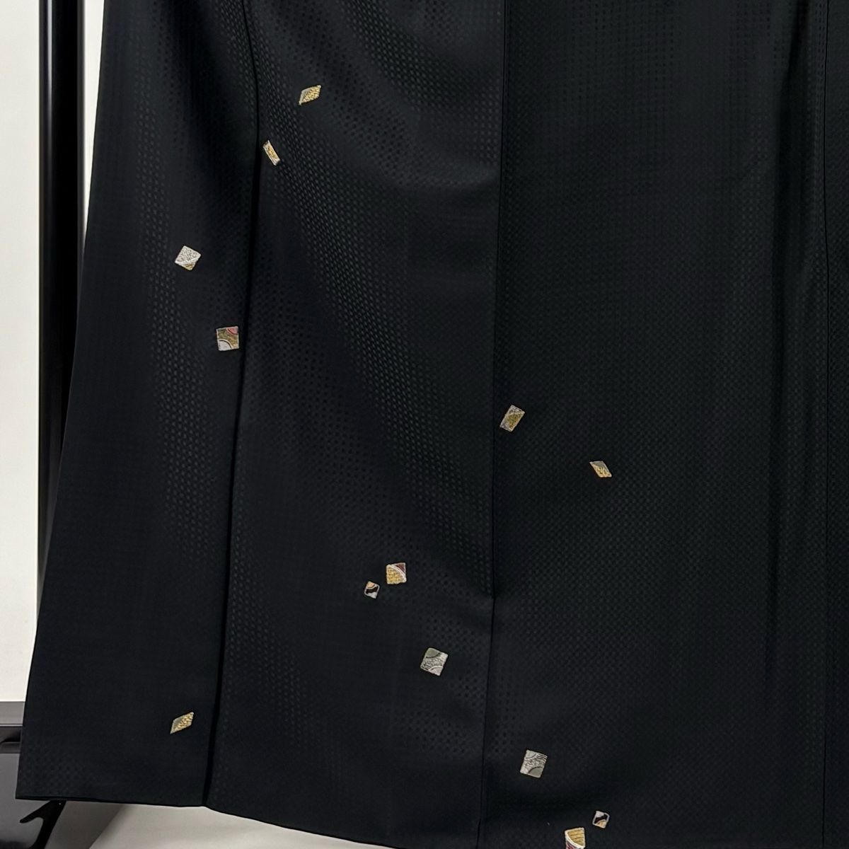 小紋 身丈166.5cm 裄丈65.5cm M 袷 幾何学 刺繍 金銀糸 黒 正絹 逸品  