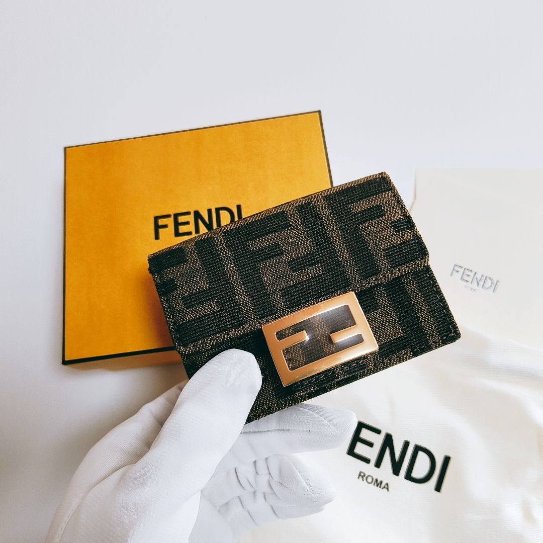 FENDI バゲット マイクロ 三つ折り財布 ブラウン フェンディ 新品未使用】FENDI バゲット マイクロ 三つ折り財布 ブラウン