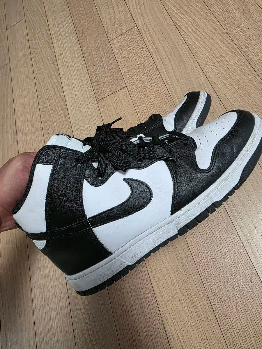 NIKE(ナイキ) ダンク ハイ 黒 セール中 アン ホワイト (キラークジラ) 275