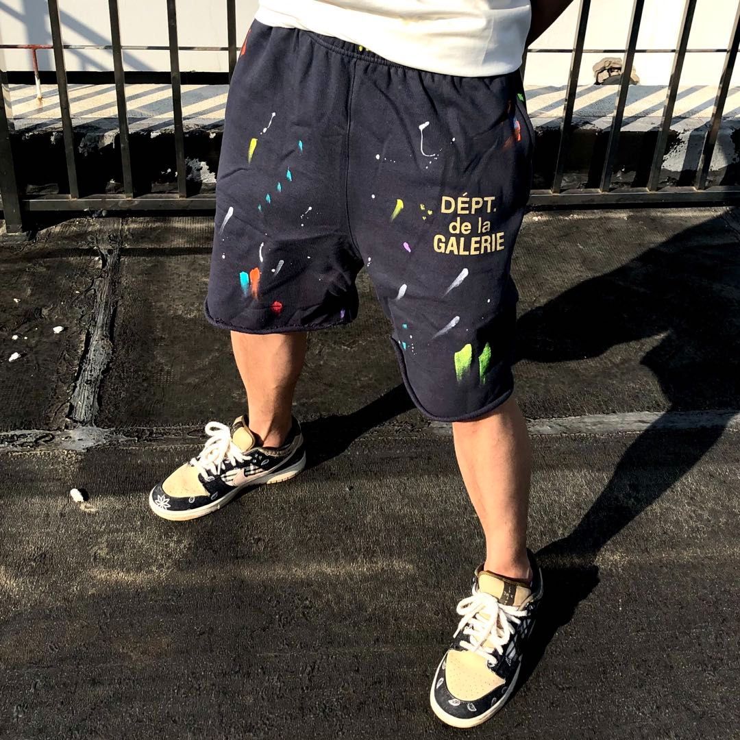 手描き風グラフィティ風ペイントロゴショートパンツ 裏地は薄手のパイルフリース仕様 Gallery Dept風ショートパンツ ゆったりシルエット