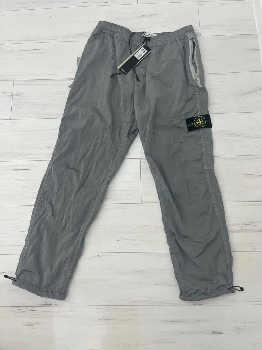 STONE ISLAND ジョガーパンツ グレー