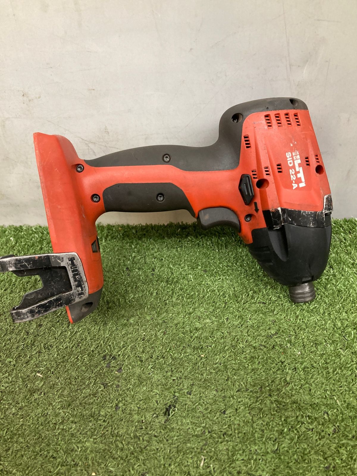 【人気新作】 品 0921 HILTI ヒルティ 充電式インパクトドライバー SID4-A22 Sch 2137091 本体のみ ITEEGKC0D8KW
