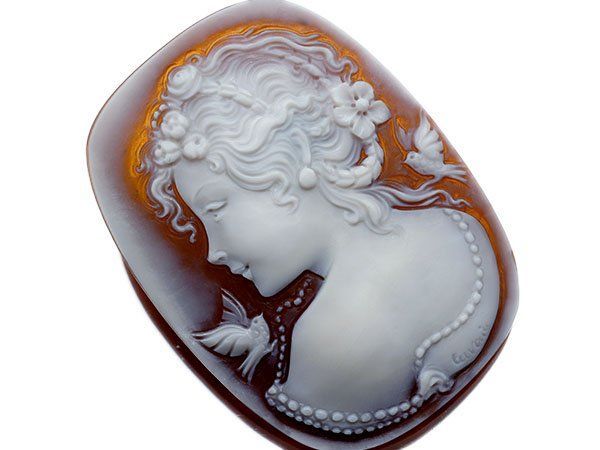 ジュエリー 作家品 サイン刻印有 小鳥と貴婦人 シェルカメオルース 55.0ｍｍ×40.9ｍｍ a2576v 送料無料