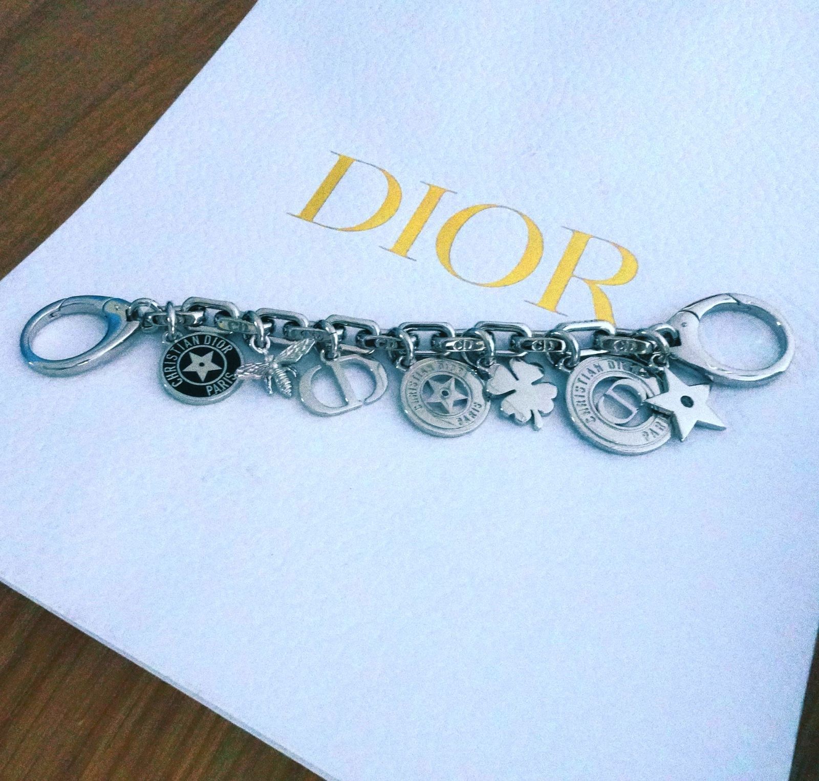 Dior ディオール 30 MONTAIGNE バッグチャーム 新品未使用 Dior【 新品・未使用・直営店仕入】ディオール 30 MONTAIGNE