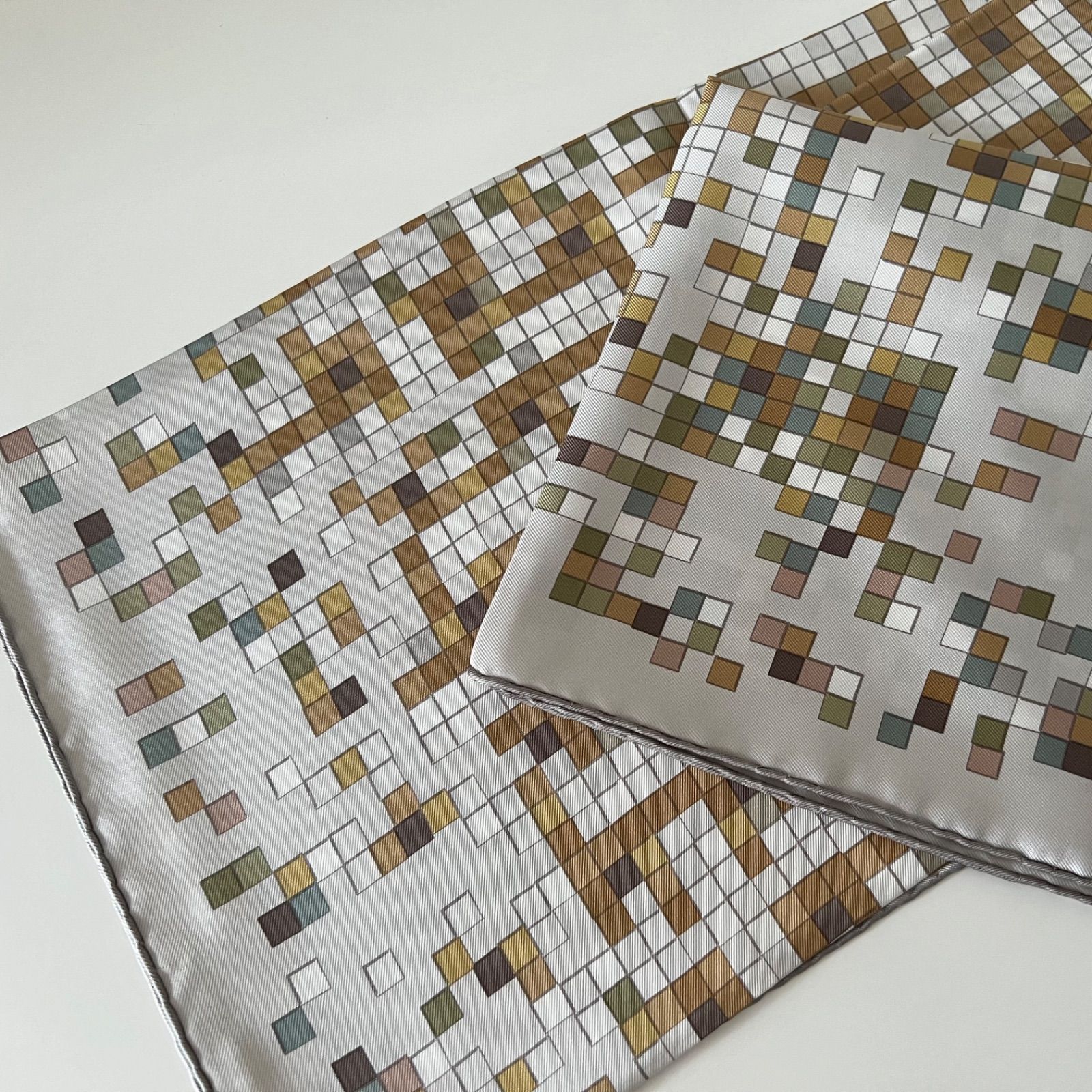 未使用 HERMES エルメス スカーフ カレ90 Mosaique Au 24
