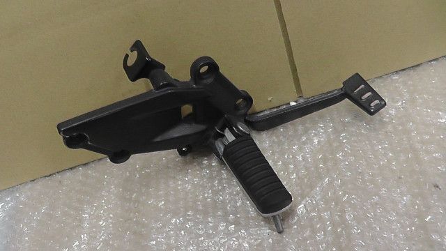 ニンジャ Ninja 250R EX250K-A18xxx の ステップ 右 1747186099