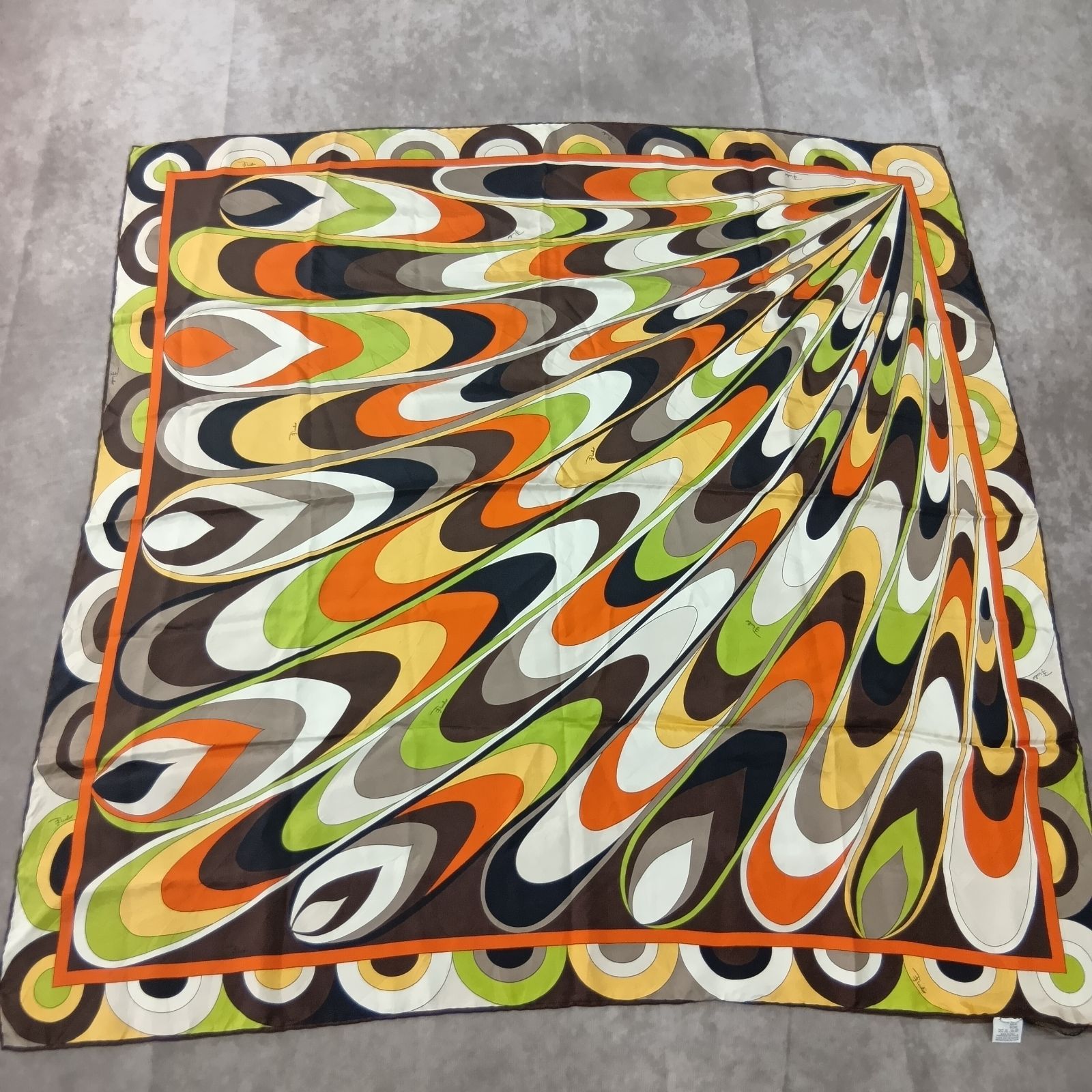 エミリオプッチ EMILIO PUCCI 大判スカーフ ウール70％シルク30％ 【hon】【中古】 美品 エミリオプッチ シルク100% 総柄ストール 大判スカーフ ロゴ入り