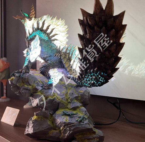 新品未使用〛 モンスターハンター ジンオウガ フィギュア LED