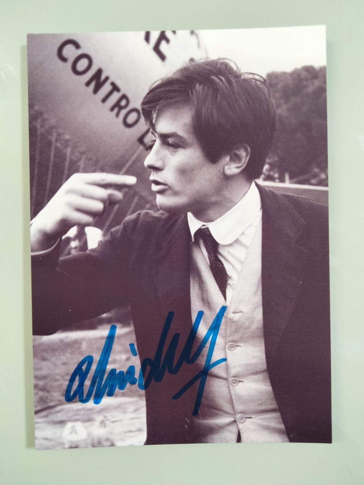 アラン・ドロン直筆サイン入り2Lサイズ写真…Alain Delon…パリの灯は 