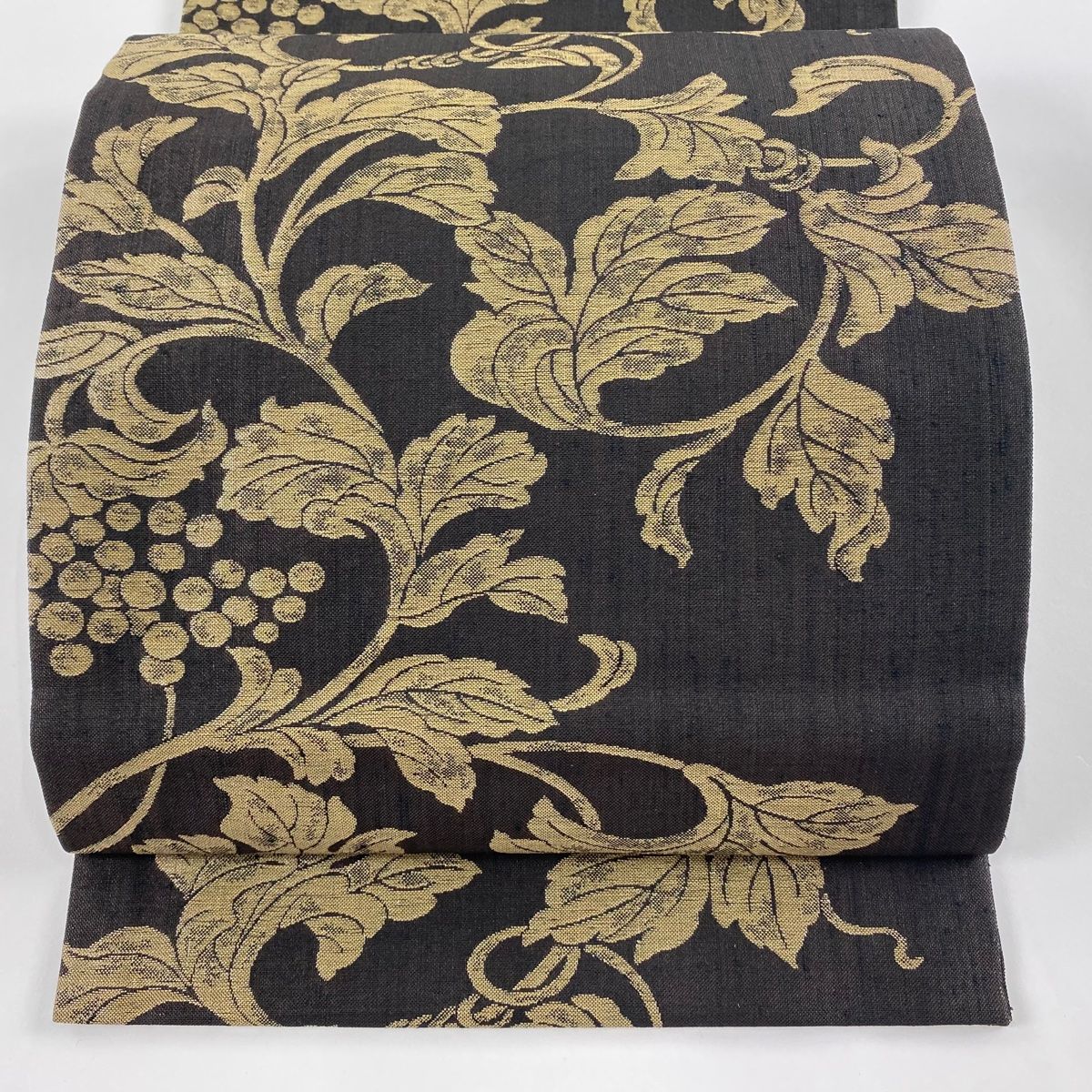 正絹 名古屋帯 葡萄唐草 焦茶 今季物 お仕立て上り 未使用 正絹 名古屋帯 葡萄唐草 焦茶 今季物 お仕立て上り 未使用