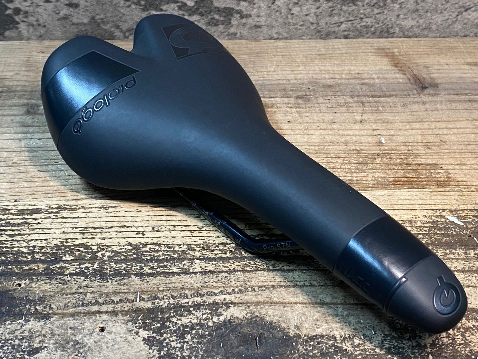 IZ805 プロロゴ prologo NAGO RS サドル 黒 Pro STN レール
