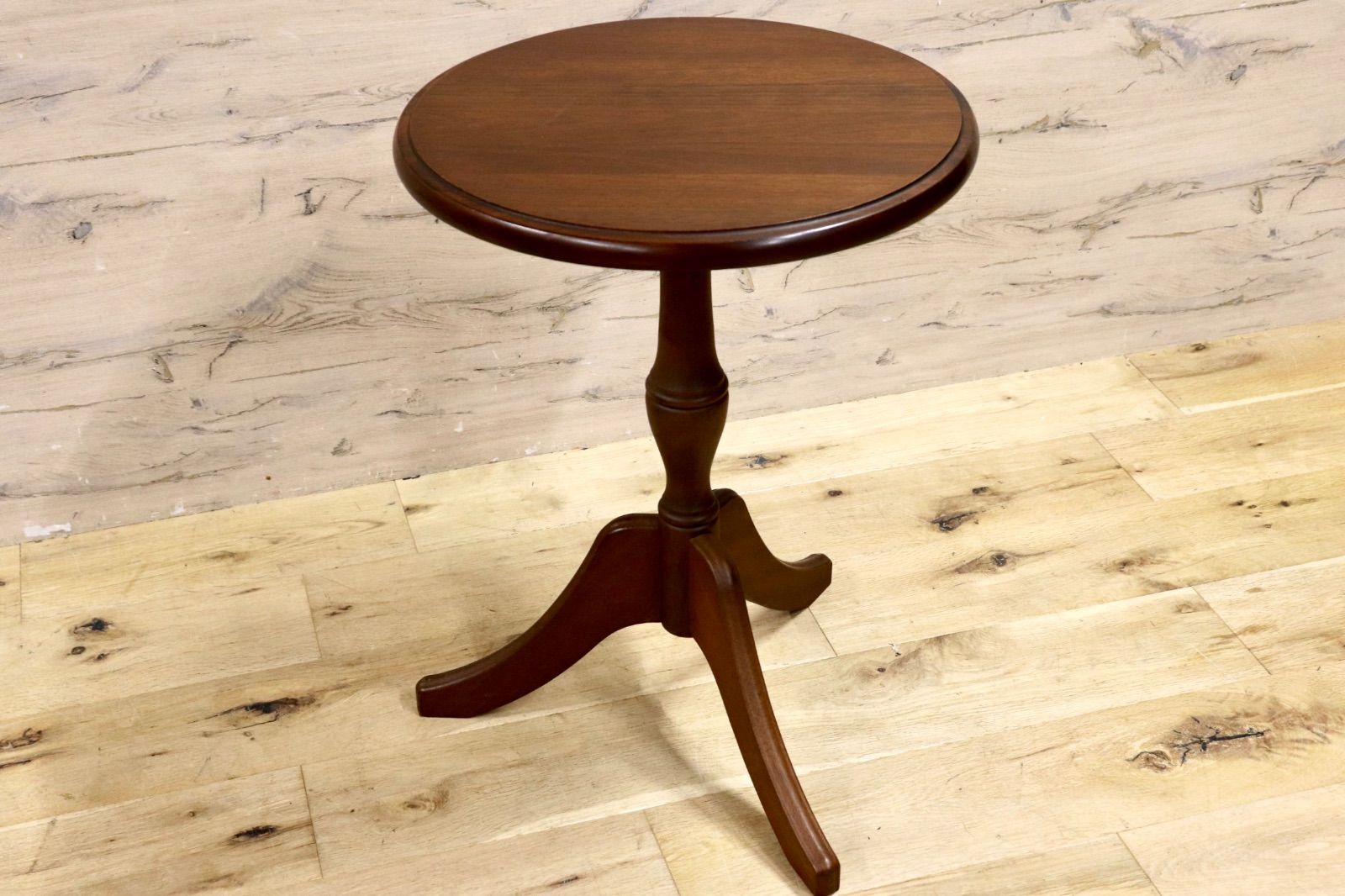 サイドテーブル