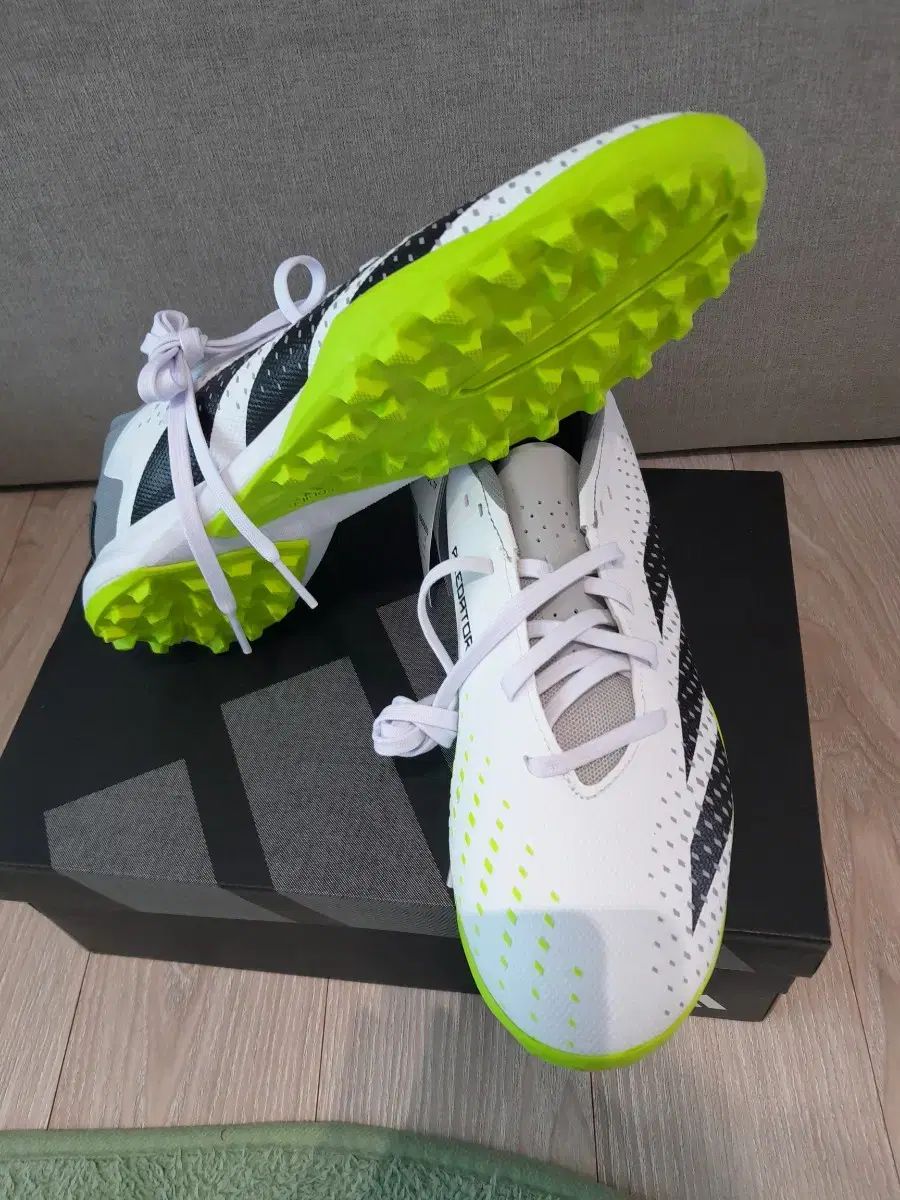 adidas アディダス