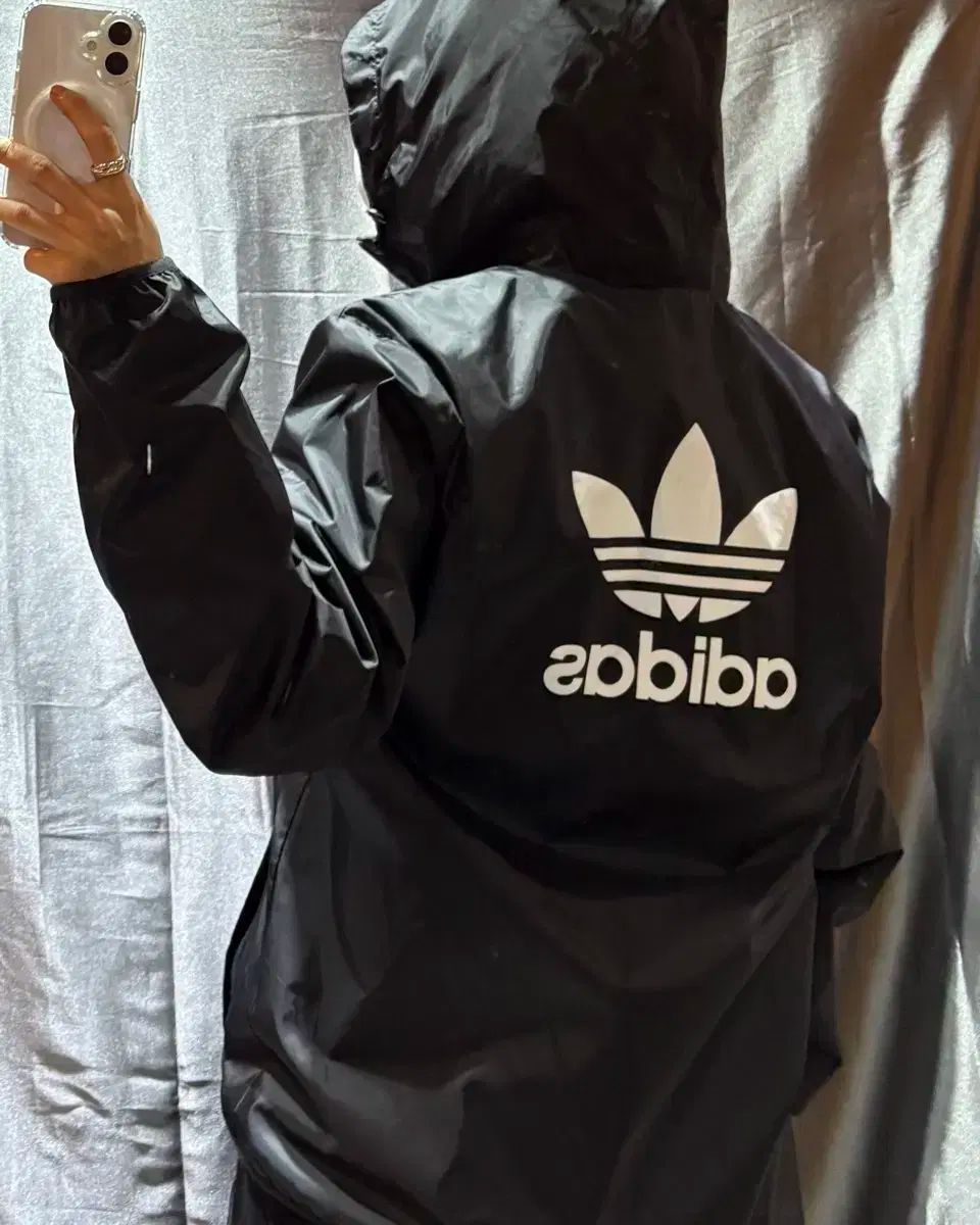 M アディダス ファイヤーバード ビックロゴ ブラック フード ウィンドブレーカー