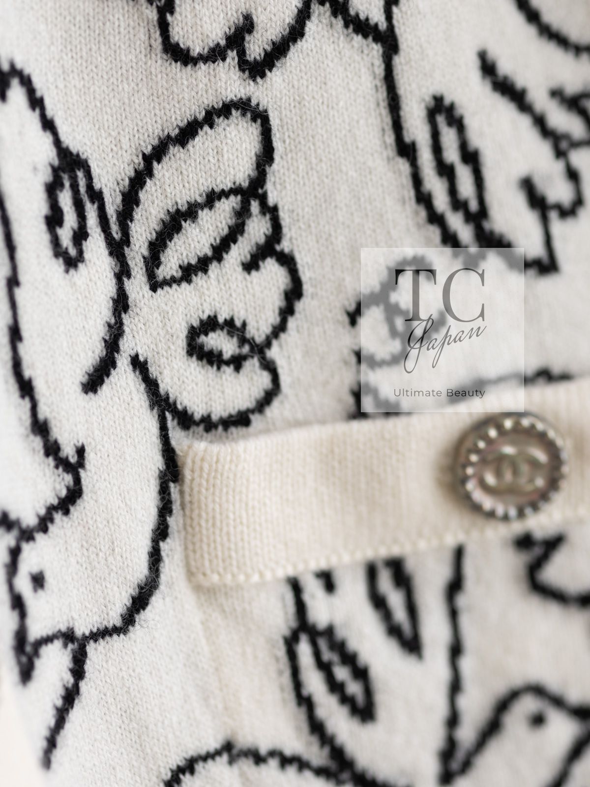 シャネル カーディガン CHANEL 22C 2022 ホワイト ブラック 幸運