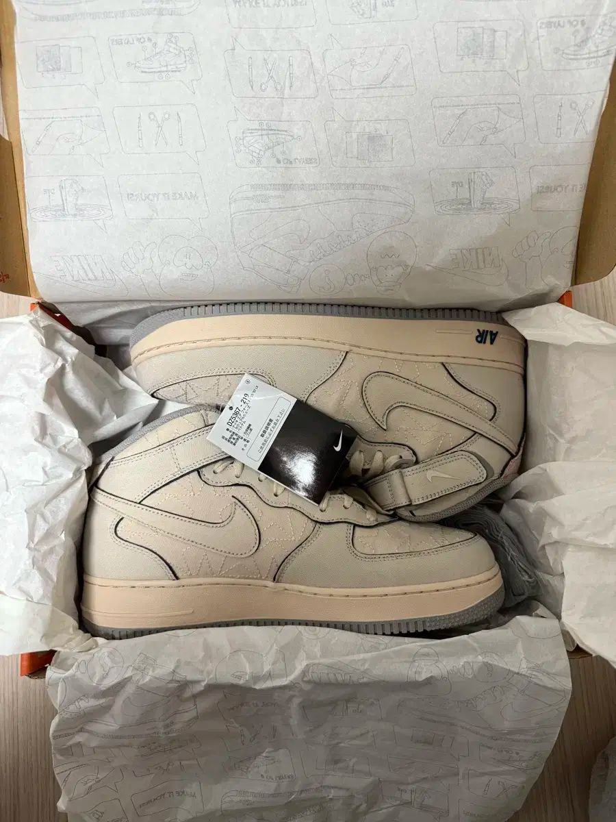 【雷市場（ポンジャン）商品韓国直送】 NIKE(ナイキ) エアフォース 1 ミッド ' 07 ラメ 白 285