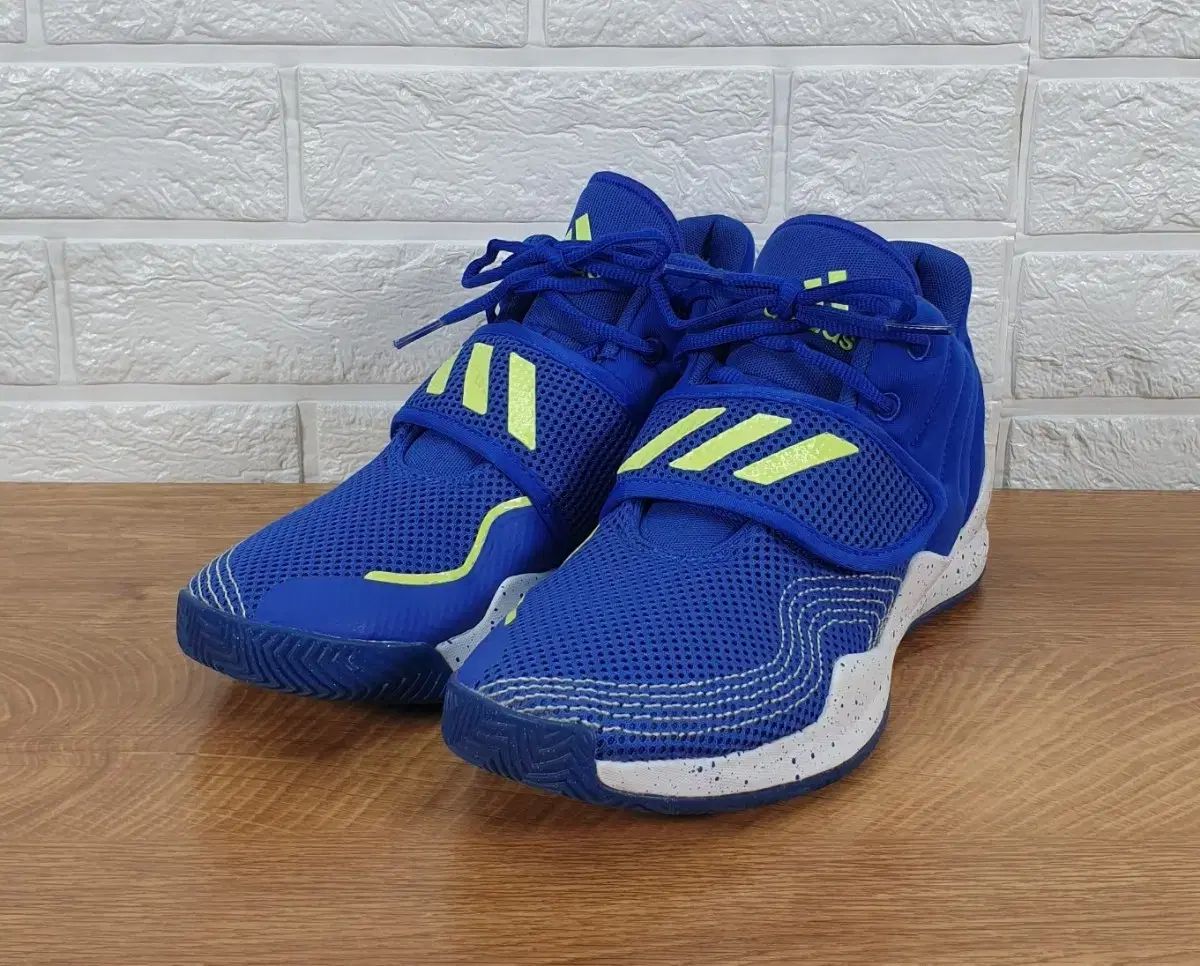 【雷市場（ポンジャン）商品韓国直送】 245 adidas(アディダス) ハイトップ バスケットシューズ