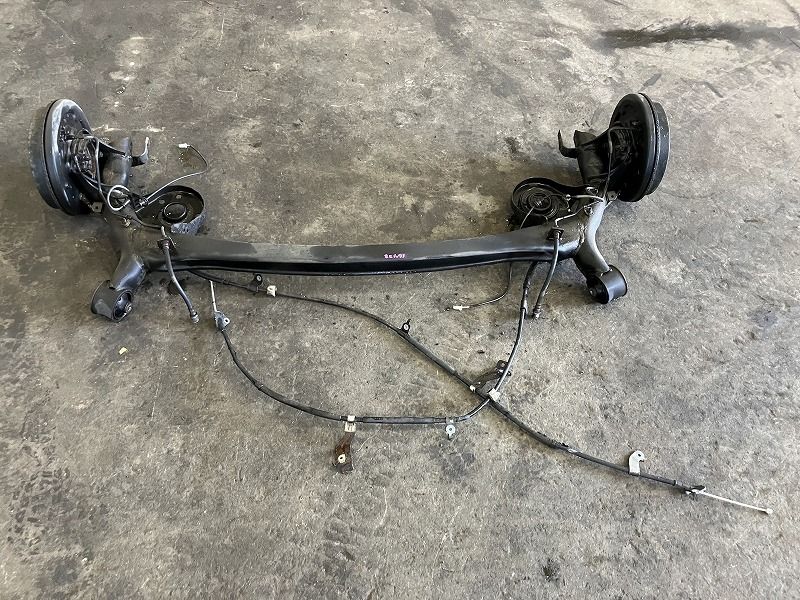 ラクティス NCP125 リアアクスルビーム X 4WD 42110-52281 9AH