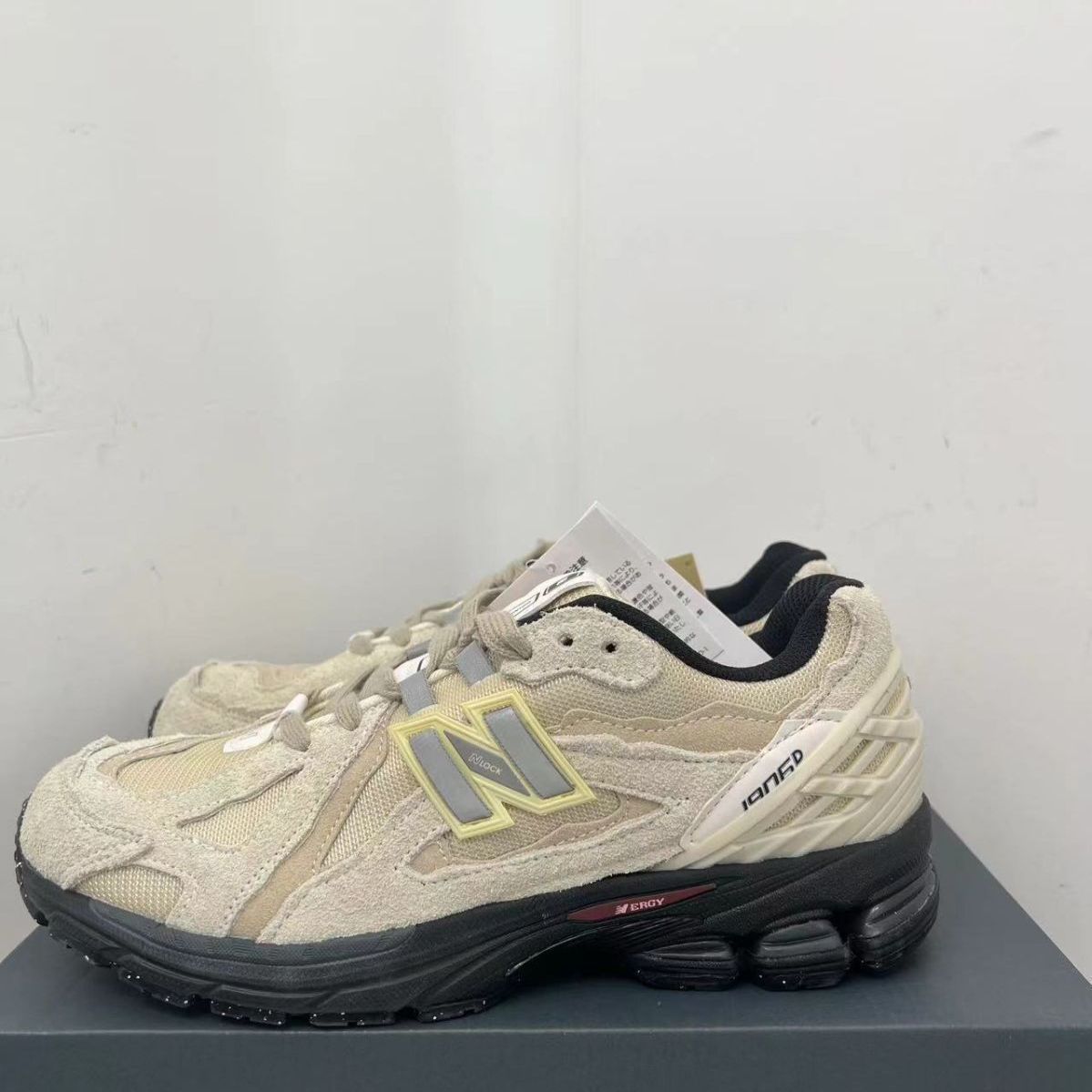 新品未使用ニューバランス New Balance NB 1906R 