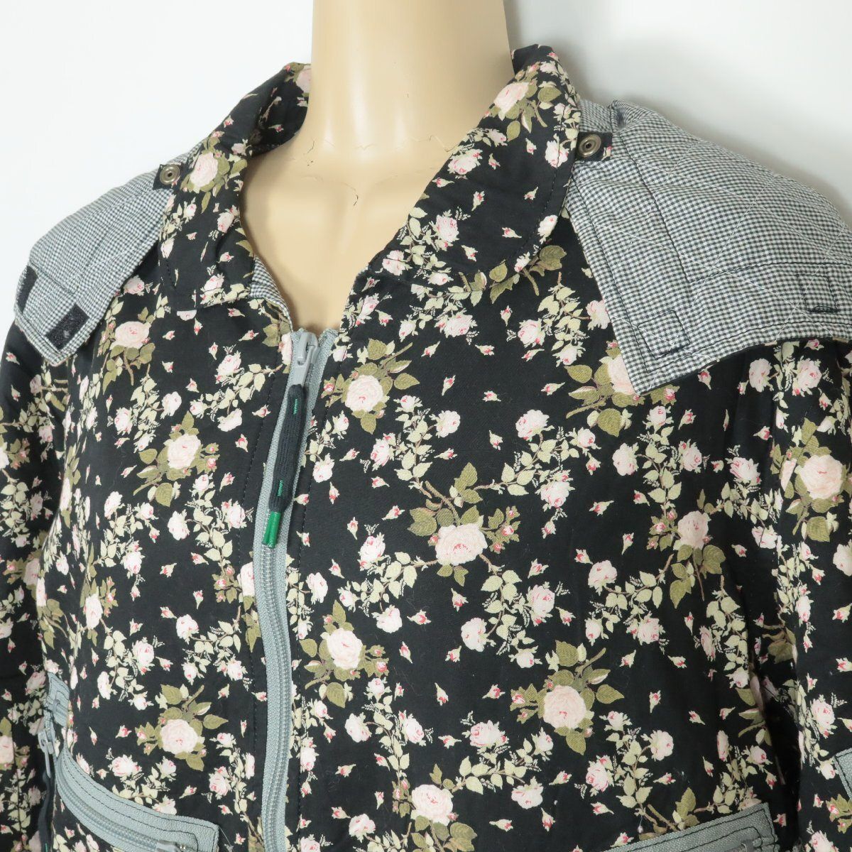 PINK HOUSE - 【美品】ピンクハウス★ジップアップブルゾン 黒系 ゼッケン付き！中綿入りキルティング♪フード付き♪ギンガムチェック♪ローズ柄 z10649s 美品】ピンクハウス☆ジップアップブルゾン 黒系 ゼッケン付き