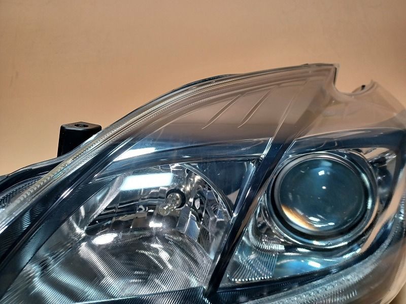 シャノル様　プリウス ZVW30 後期 左ヘッドライトHID 部品番号47-52 30-2467☆美品☆後期 HID ZVW30 プリウス☆右ヘッドライト KOITO