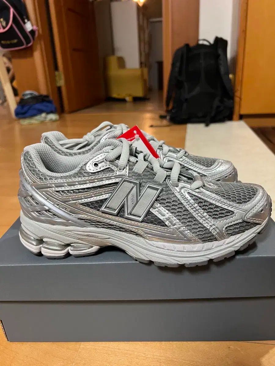 New Balance ニューバランス 1906 シルバー 235