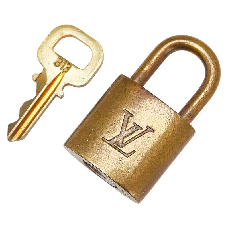 LOUIS VUITTON ルイヴィトン　エピ ポーチ　カデナ　鍵　小物　美品 LOUIS VUITTON ルイヴィトン エピ ポーチ カデナ 鍵 小物 美品